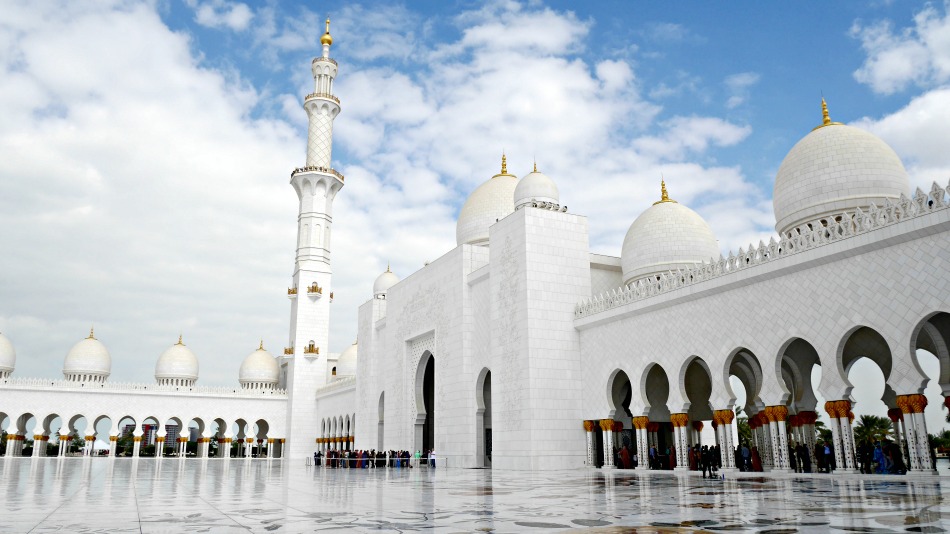Visiting The Sheikh Zayed Mosque in Abu Dhabi.